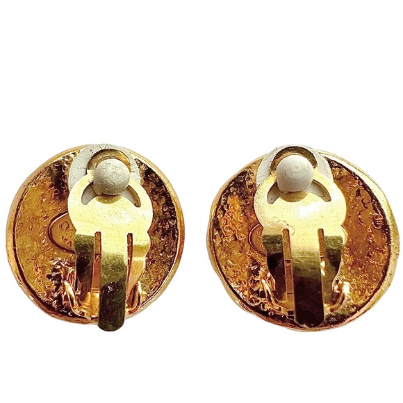 SOLD Chanel Vintage CC Clip-On Earrings - Picture 3 of 7